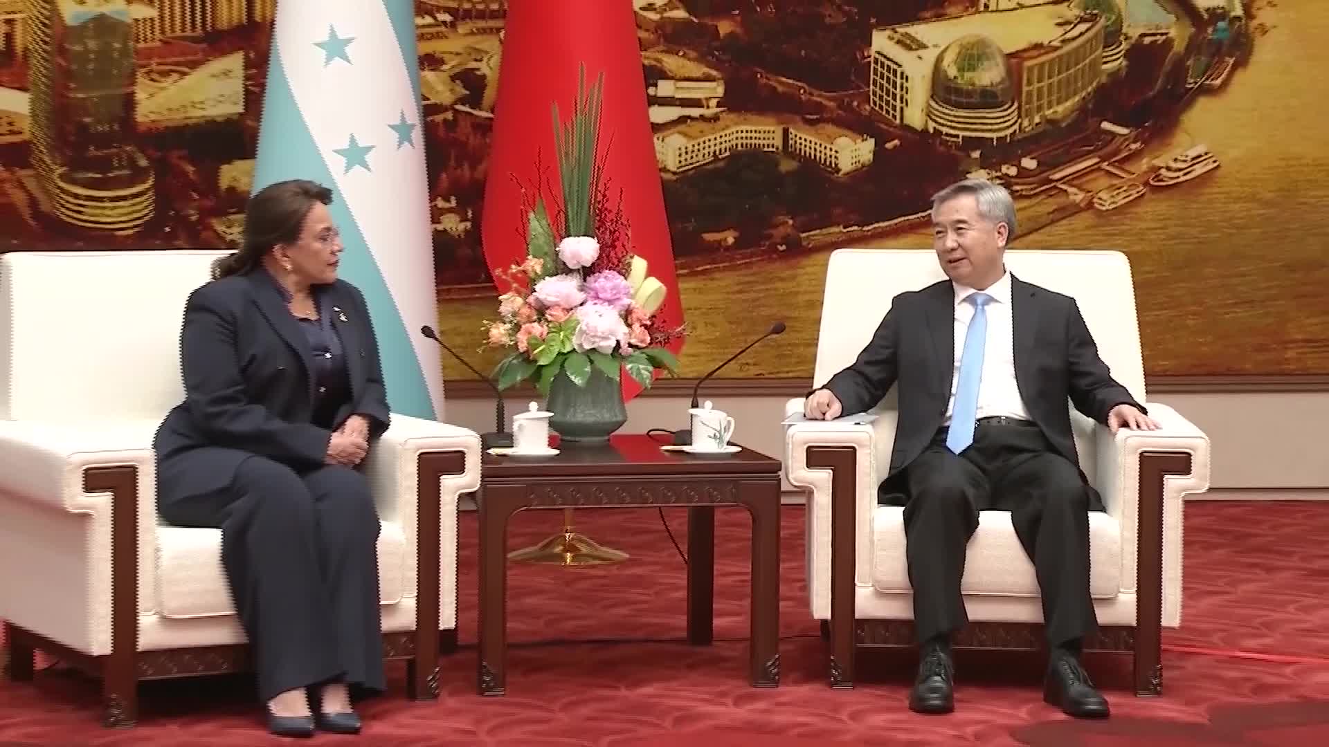 الصين _ رئيسة هندوراس تزور بكين بعد قطع علاقة بلادها مع تايوان - snapshot 94.38